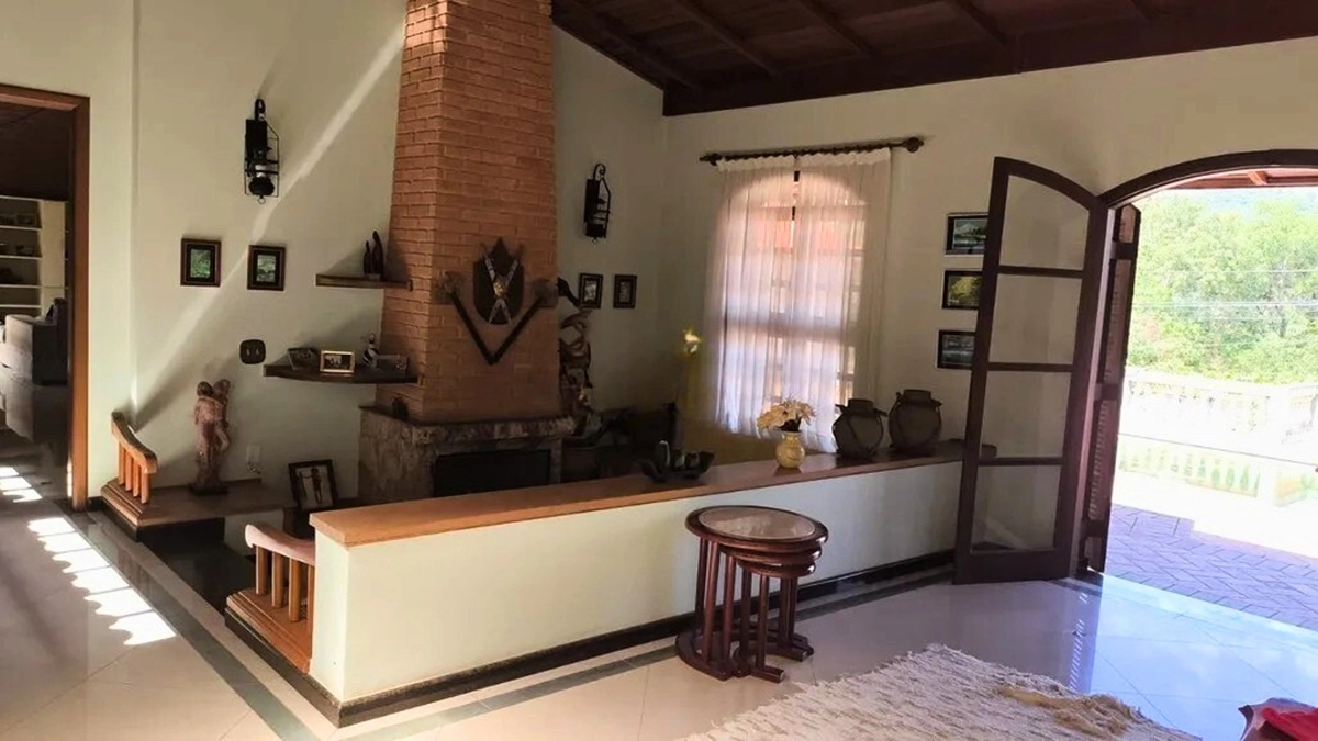 Foto de Chácara à venda no Recanto Amapola em Bragança Paulista. 4 suítes, piscina, galpão, área gourmet e 2.000 m² de terreno. Ideal para moradia ou investimento.