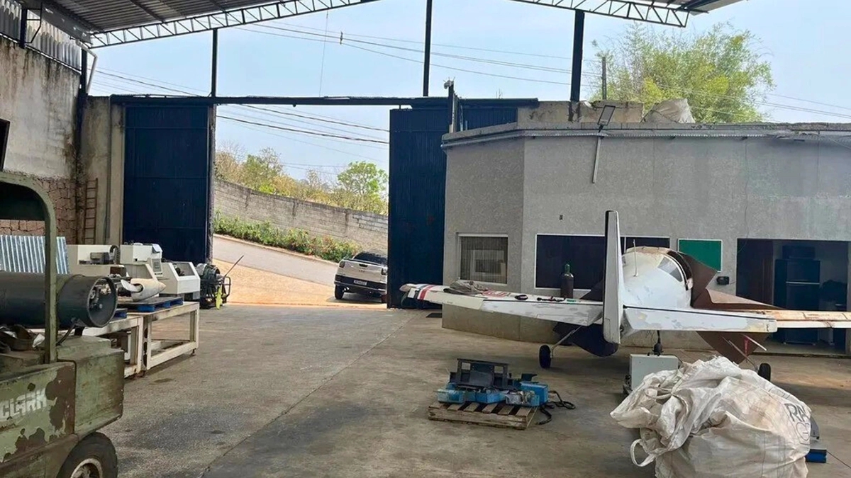 Foto de Imóvel industrial em Bragança Paulista com 650m² construídos. Galpão aberto com estrutura sólida, ideal para empresas e logística. Venda por R$ 1.800.000.