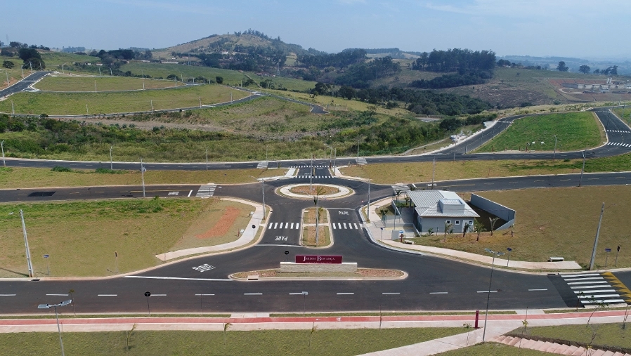 Foto de Jardim Bonança em Bragança Paulista. Lotes residenciais e mistos com infraestrutura completa, áreas verdes e espaços de lazer para toda a família.