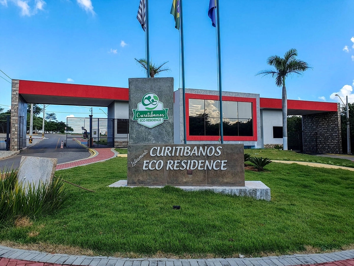 Foto de Curitibanos Eco Residence em Bragança Paulista. Condomínio com segurança, áreas verdes, quadras esportivas, espaço pet, salão de festas e lago paisagístico.