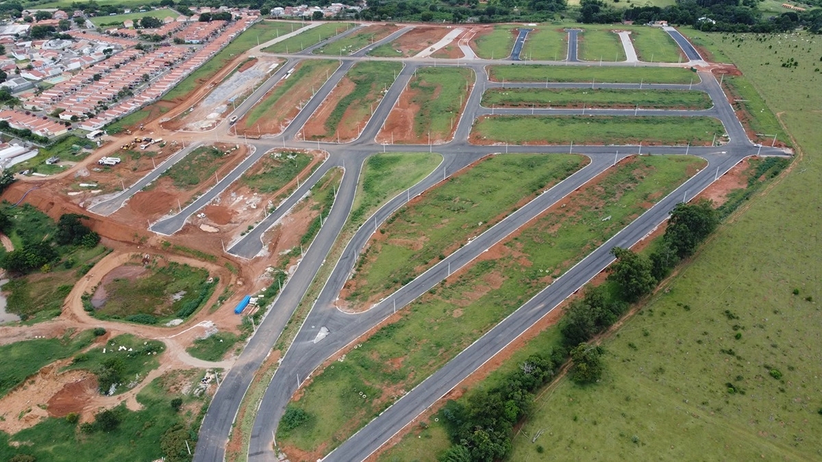 Foto de Lotes no Sol Nascente em Bragança Paulista. Obras em andamento, lazer completo e pagamento facilitado direto com a loteadora.