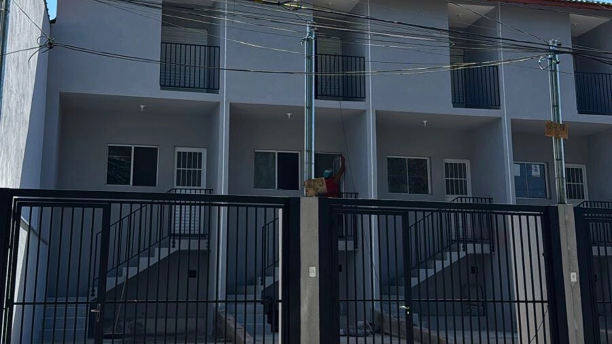 Foto de Sobrado com 73m² em Bragança Paulista, 2 dormitórios, sacada, quintal e lavanderia. Financiamento disponível e excelente localização.