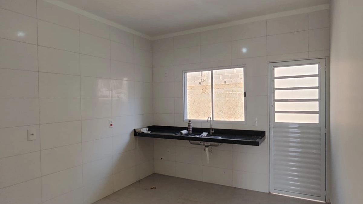 Foto de Sobrado à venda no bairro Planejada em Bragança Paulista com 2 dormitórios, quintal e garagem. Documentação pronta para financiamento bancário.