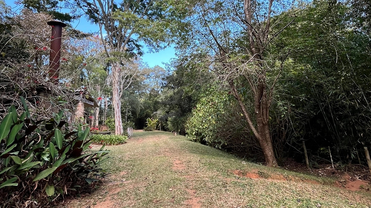 Foto de Sítio com casa sede, casa de caseiro, piscina, campo e churrasqueira em Bragança Paulista. Excelente oportunidade para investir ou morar.