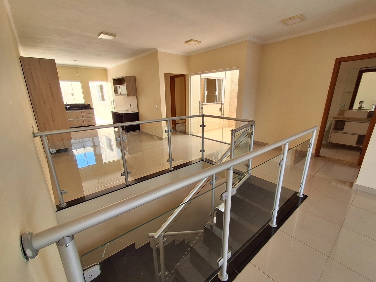 Foto de 🏠 Sobrado à venda | 157m² | Piemonte, Bragança Paulista. 3 dormitórios (1 suíte), 2 banheiros, 2 vagas cobertas.