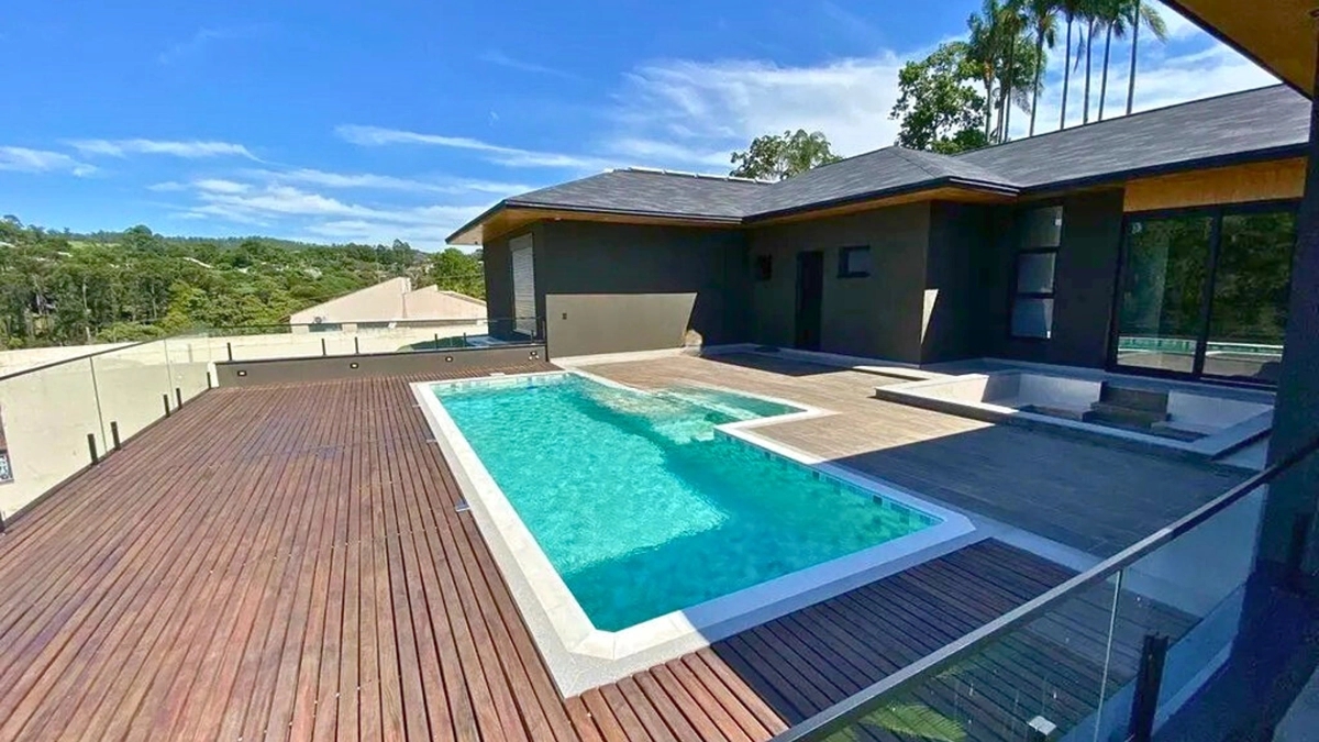Foto de Casa de alto padrão à venda no condomínio Jardim das Palmeiras em Bragança Paulista. 4 dormitórios, lazer completo, segurança 24h e permuta