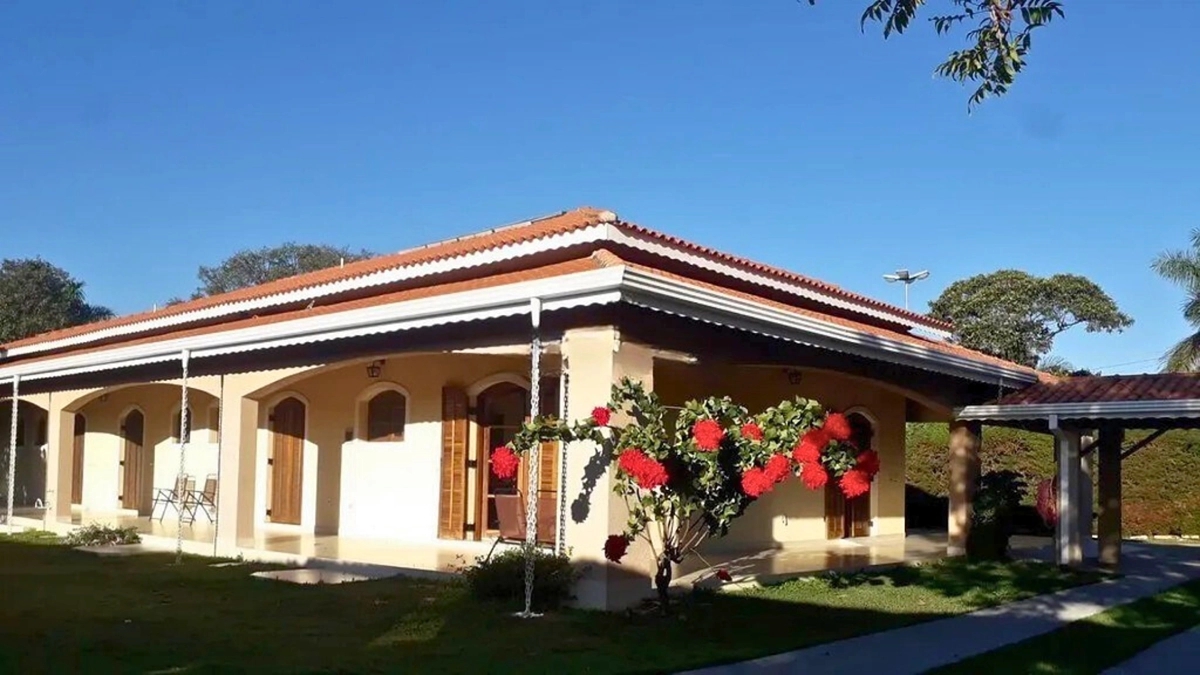 Foto de Casa térrea à venda no Jardim das Palmeiras em Bragança Paulista. 6 dormitórios, piscina, área gourmet, 9 vagas e lazer completo em condomínio fechado.